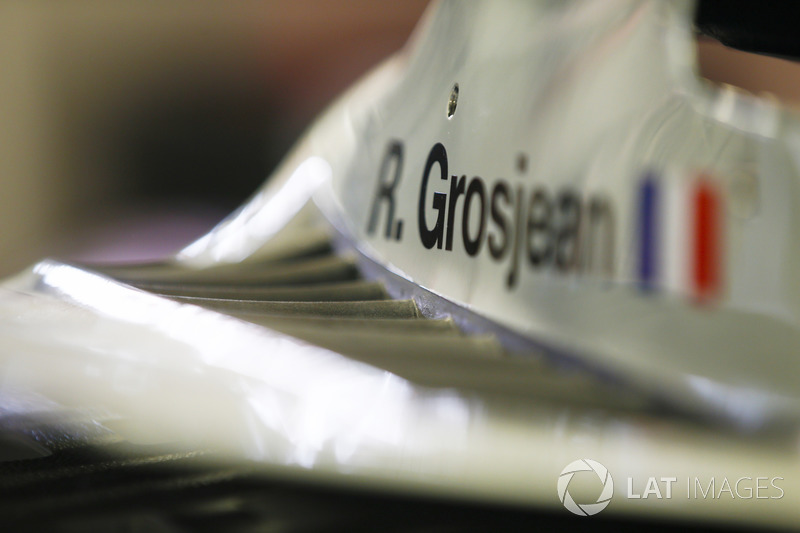 Detalle de la cabina de Romain Grosjean, Haas F1 Team, VF-18 Ferrari