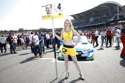 Grid girl van Robin Frijns, Audi Sport Team Abt Sportsline