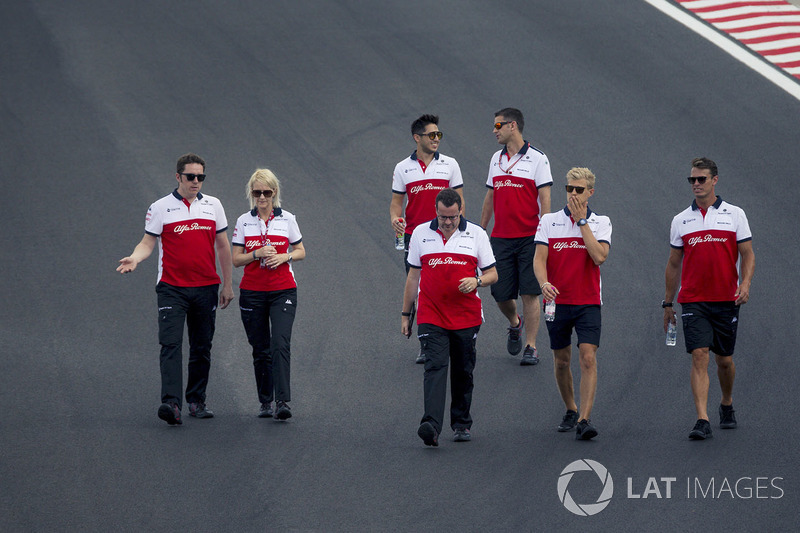 Marcus Ericsson, Sauber walks the track
