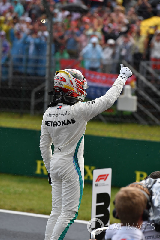 Lewis Hamilton, Mercedes-AMG F1 W09 celebrates in parc ferme