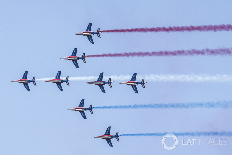La Patrouille de France survole le circuit