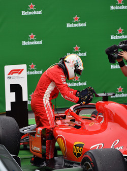Yarış galibi Sebastian Vettel, Ferrari SF71H, parc ferme