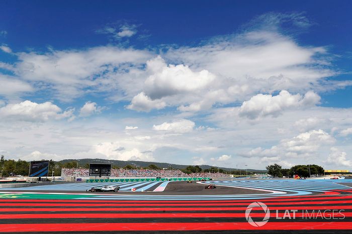 Lewis Hamilton, Mercedes AMG F1 W09, por delante de Max Verstappen, Red Bull Racing RB14, Carlos Sainz Jr., Renault Sport F1 Team R.S. 18, y Daniel Ricciardo, Red Bull Racing RB14