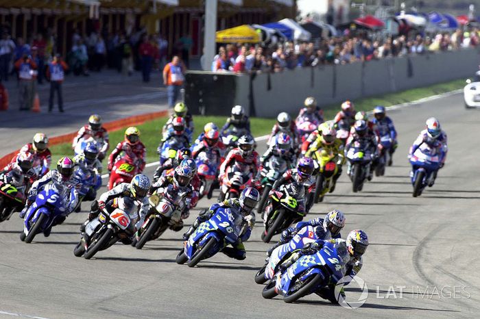 Toni Elias, Honda leads at the start