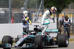 Lewis Hamilton, Mercedes-AMG F1 W09 s'arrête en piste