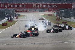 Max Verstappen, Red Bull Racing RB14 on lap one