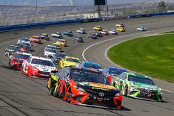 Kyle Busch, Joe Gibbs Racing, Toyota Camry Interstate Batteries and Martin Truex Jr., Furniture Row Racing, Toyota Camry Bass Pro Shops/5-hour ENERGY