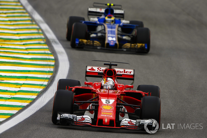 Sebastian Vettel, Ferrari SF70H, Pascal Wehrlein, Sauber C36