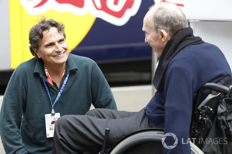 Sir Frank Williams, Teambaas Williams F1, met Nelson Piquet