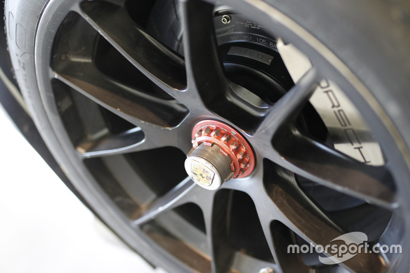 Dettaglio del cerchione di una Porsche 911 GT3 Cup