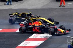 Carlos Sainz Jr., Renault Sport F1 Team R.S. 18 et Max Verstappen, Red Bull Racing RB14 en bataille