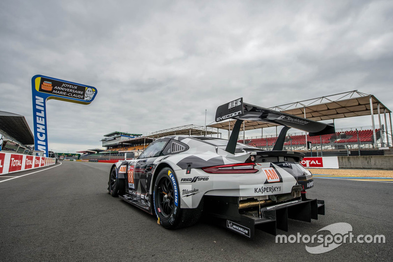#88 Dempsey Proton Competition Porsche 911 RSR