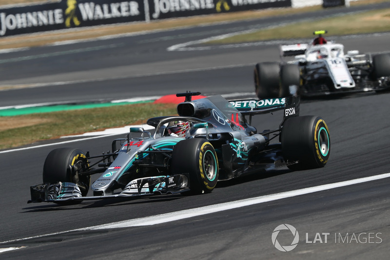 Mercedes применяет психологию