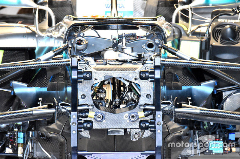 Передняя подвеска Mercedes F1 W09