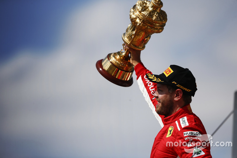 Sebastian Vettel, Ferrari, festeggia sul podio