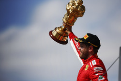 Sebastian Vettel, Ferrari, festeggia sul podio