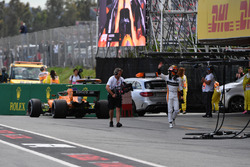 Сход: Стоффель Вандорн, McLaren