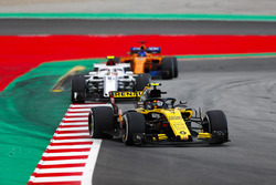 Carlos Sainz Jr., Renault Sport F1 Team R.S. 18, Charles Leclerc, Sauber C37, Fernando Alonso, McLaren MCL33