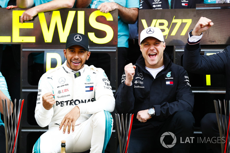 Hamilton tarolt a Mercedesszel Barcelonában - F1 2018