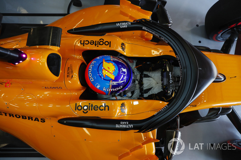 Fernando Alonso, McLaren, dans son cockpit