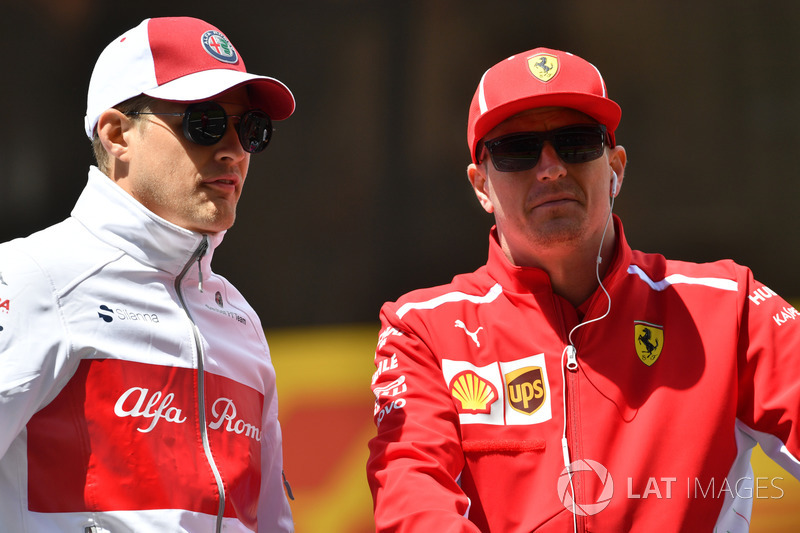 Marcus Ericsson, Sauber y Kimi Raikkonen, Ferrari en el desfile de pilotos