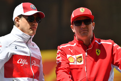Marcus Ericsson, Sauber and Kimi Raikkonen, Ferrari on the drivers parade