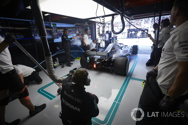 Valtteri Bottas, Mercedes AMG F1 W09, leaves the garage