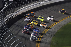 Aric Almirola, Stewart-Haas Racing Ford Fusion, Denny Hamlin, Joe Gibbs Racing Toyota