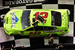 Race winner Ryan Blaney, Team Penske, Menards/Peak Ford Fusion celebrates