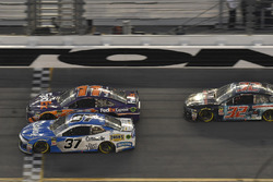 Chris Buescher, JTG Daugherty Racing Chevrolet Camaro, Denny Hamlin, Joe Gibbs Racing Toyota, Matt DiBenedetto, GO FAS Racing Ford Fusion