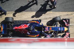 La Scuderia Toro Rosso STR11 de Max Verstappen, Scuderia Toro Rosso dans les stands