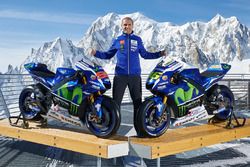 Movistar Yamaha MotoGP Team Director Massimo Meregalli with the 2016 Yamaha YZR-M1s of Jorge Lorenzo and Valentino Rossi, Yamaha Factory Racing