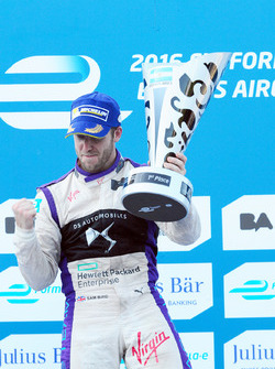 Podio: ganador Sam Bird, DS Virgin Racing Formula E Team