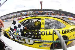 Race winner Matt Kenseth, Joe Gibbs Racing Toyota