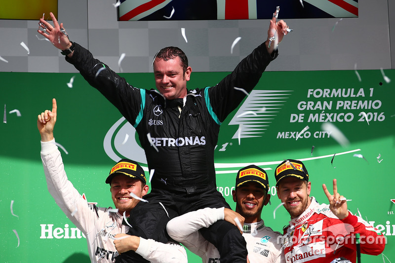 Podium: race winner Lewis Hamilton, Mercedes AMG F1, second place Nico Rosberg, Mercedes AMG F1, thi