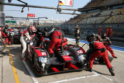 #8 Audi Sport Team Joest Audi R18 e-tron quattro: Lucas di Grassi, Loic Duval, Oliver Jarvis