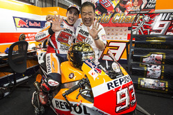Ganador, Marc Márquez, Repsol Honda Team, Shuhei Nakamoto, vice-presidente de Honda Racing Corporation