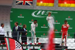 Podium: Ganador, Nico Rosberg, Mercedes AMG F1 W07 Hybrid