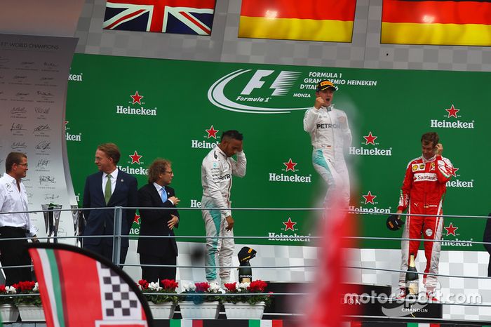 Podium: Ganador, Nico Rosberg, Mercedes AMG F1 W07 Hybrid