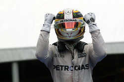 1. Lewis Hamilton, Mercedes AMG F1, im Parc Fermé