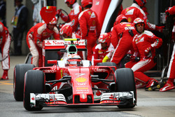 Kimi Raikkonen, Ferrari SF16-H s'arrête aux stands