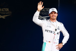 Nico Rosberg, Mercedes AMG F1 fête sa pole position au parc fermé