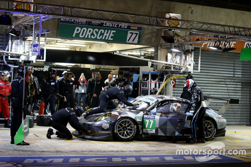 #77 Dempsey Proton Competition Porsche 911 RSR: Richard Lietz, Michael Christensen, Philipp Eng