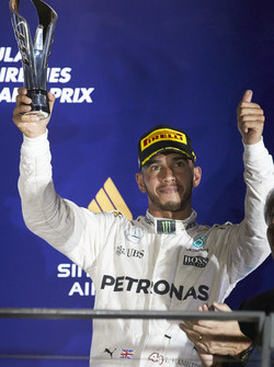 Lewis Hamilton, Mercedes AMG F1 sur le podium