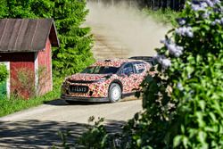 Kris Meeke tests the Citroën C3 WRC 2017 