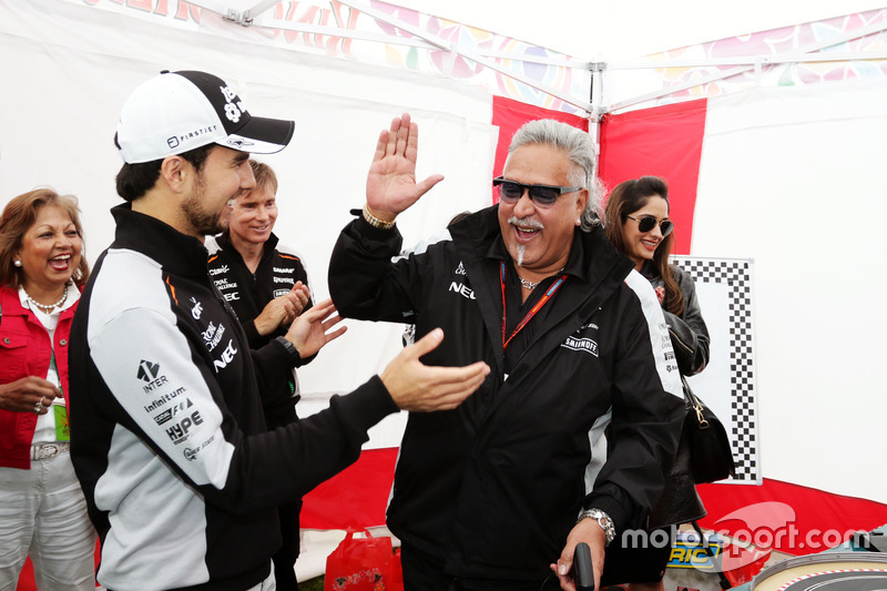 Dr. Vijay Mallya, Sahara Force India F1 Dueño del equipo Sergio Pérez, Sahara Force India F1 juegan