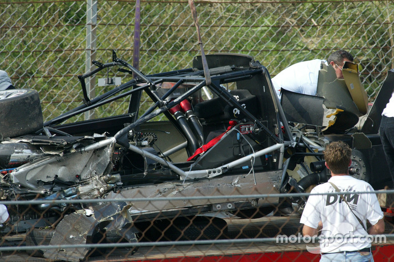 The heavily damaged car of Peter Dumbreck, OPC Team Phoenix, Opel Vectra GTS V8, after crashing hard