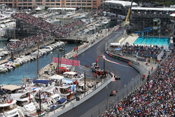 Lewis Hamilton, Mercedes AMG F1 W07 Hybrid leads Daniel Ricciardo, Red Bull Racing RB12