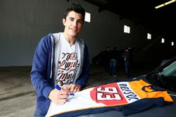 Marc Marquez, Repsol Honda Team signe des autographes pour les fans