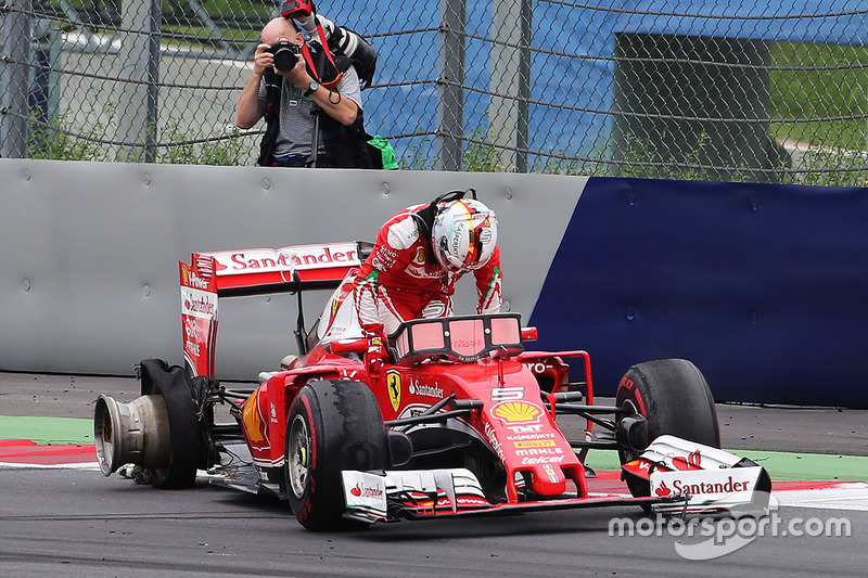 Crash: Sebastian Vettel, Ferrari